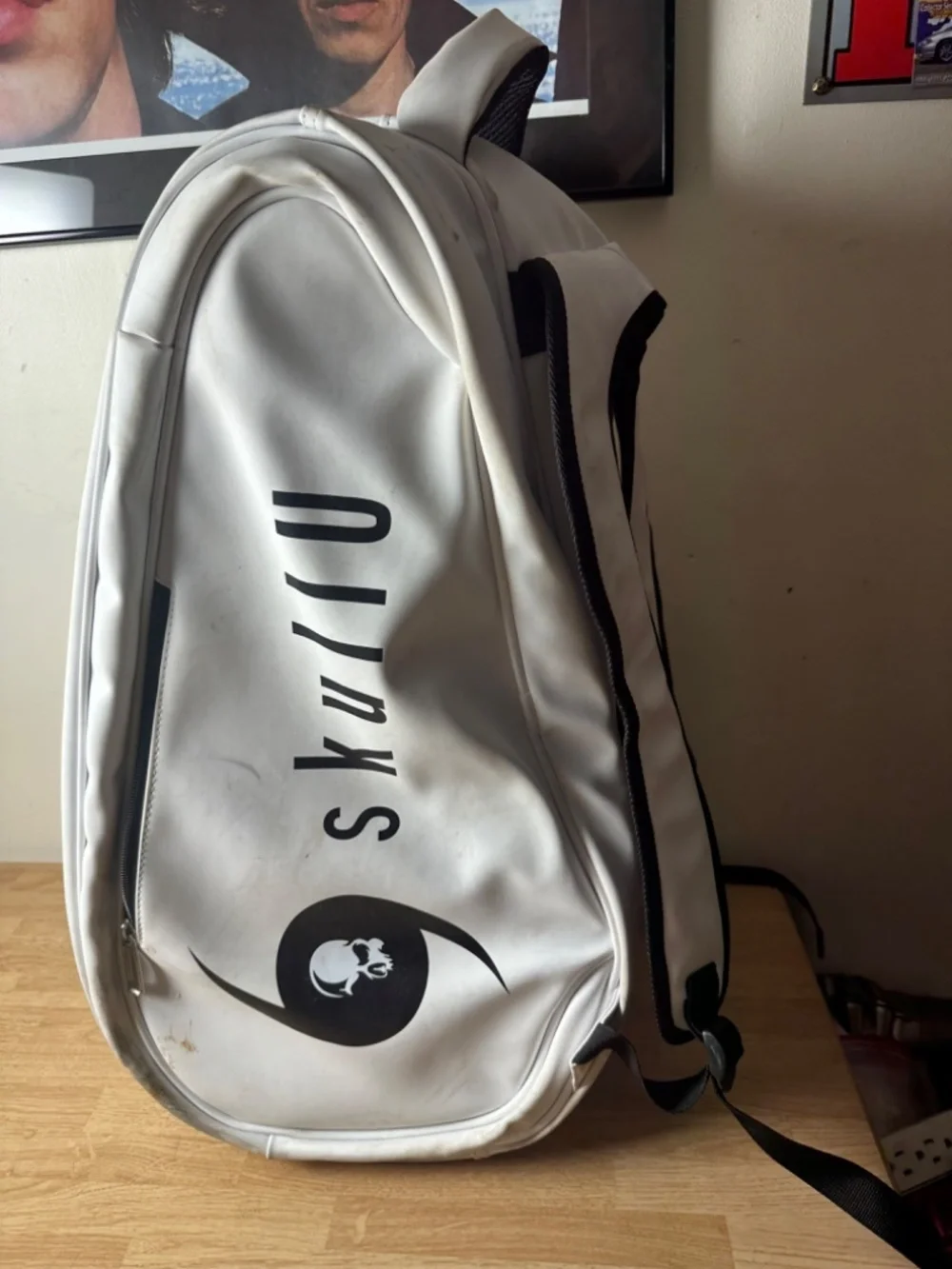 WHITE SKULLU PADDLE BAG BACKPACK FITS 4 PICKLEBALL RACKETS & HUGE STORAGE POCKET